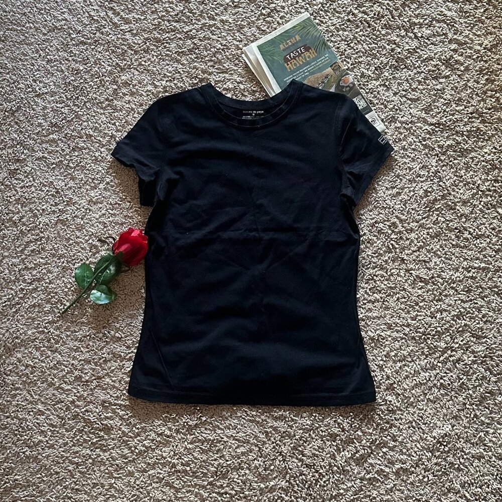 Tommy Yoga Black Fitted Tee – Size M – Soft Cotton Blend